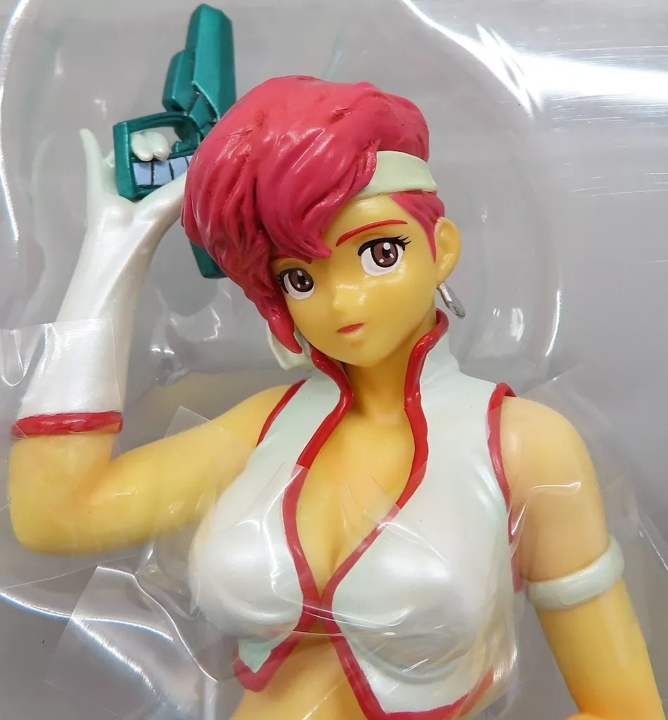 駿河屋 -<中古>ケイ＆ユリ 「ダーティペア」 1/10 PVC塗装済み完成品