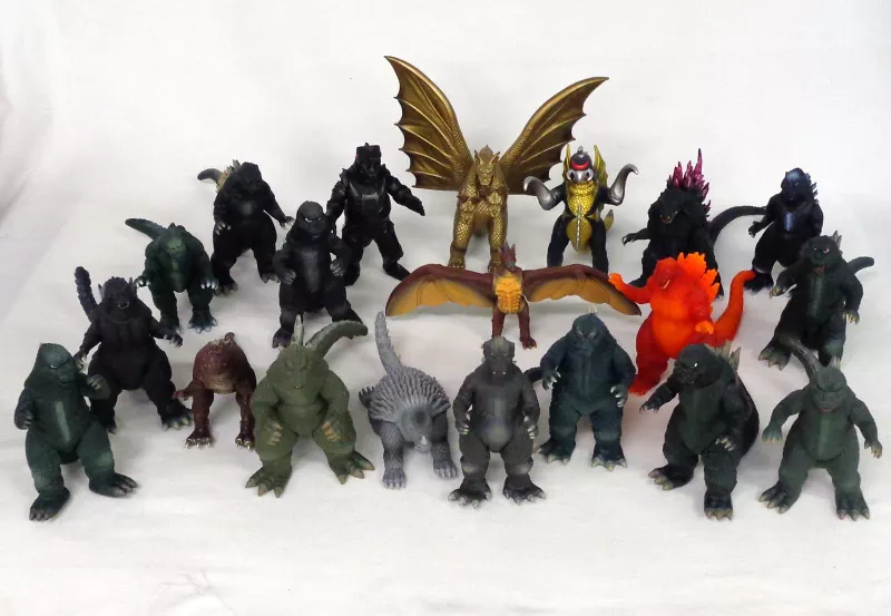 ゴジラフィギュアセット 約50体 ゴジラ 50周年メモリアルボックス バンダイ フィギュア 20体 カード 28