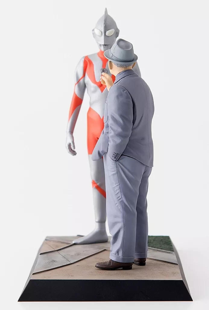 駿河屋 -<新品/中古>円谷英二氏とウルトラマン 「ウルトラマン