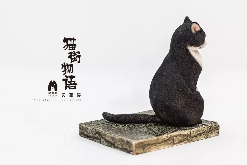 瞑想猫(*´꒳`*) 黒猫　ハチワレ 慌てない慌てない😺 一休み一休みにゃ😺🐾
