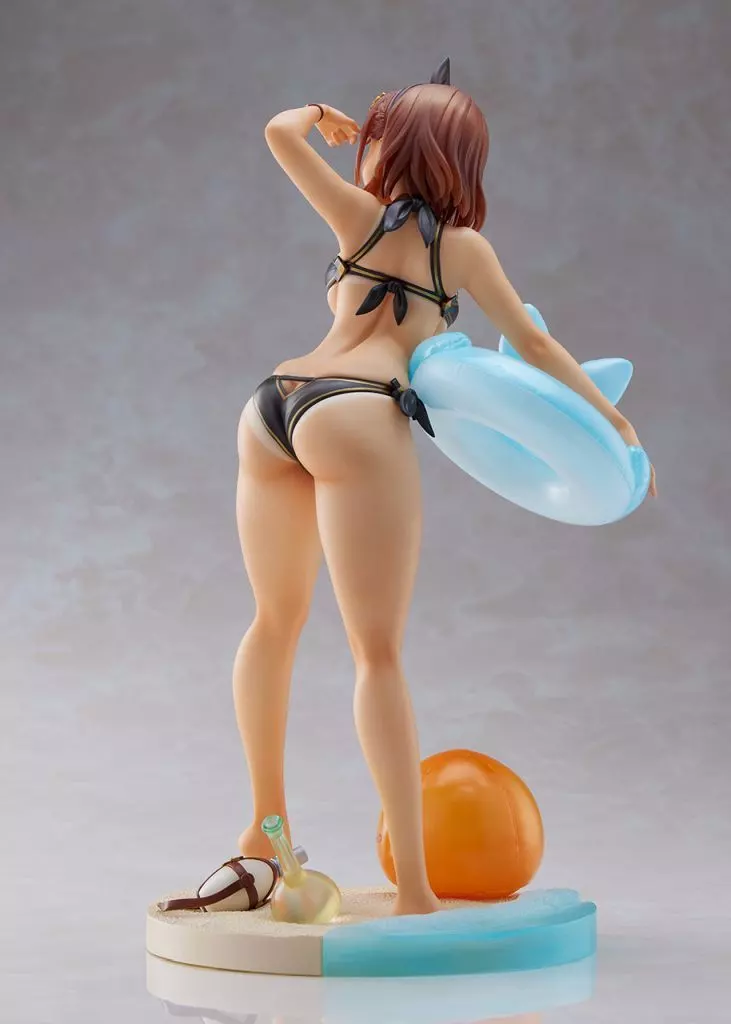 水着姿のライザが1/4スケールのフィギュアになって登場。高さ約