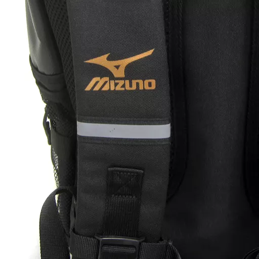 バッグ(キャラクター)　勝生勇利モデル バックパック 「ユーリ!!! on ICE×MIZUNO」 Amazon.co.jp: パンフ付ユーリ!!! on ICE×ミズノ バックパック