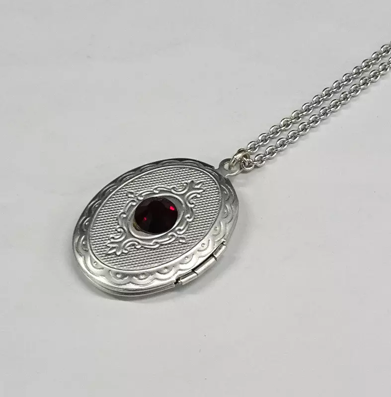 駿河屋 -<中古>野口衣織(イコールラブ(=LOVE)) 祝祭ロケットペンダント