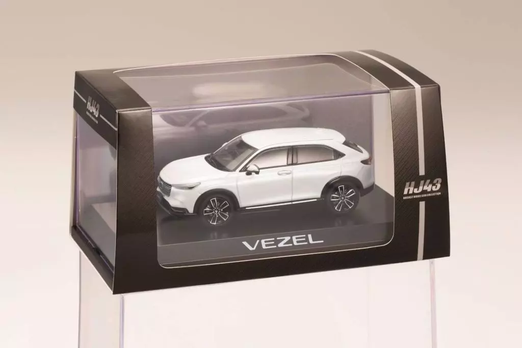 1/43 Honda Vezel 2021 Platinum White Pearl Diecast with Display