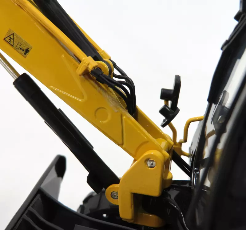 ミニカー　1/32 ヤンマー SV100 2PB(イエロー×ブラック) [ROS00150-3] 京商 ミニカー | ROS 1/32scale Yanmar SV100 2PB [No.ROS00150-3]