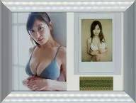 熊田曜子/下着グレー(チェキ：下着白/両手胸下) チェキ入りフレーム 「熊田曜子～大人の時間～ トレーディングカード」 カートン特典
