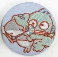 ハンギョドン 刺繍缶バッジ 「おでかけ子ザメ×サンリオキャラクターズ」