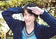鈴木拡樹/横型・バストアップ・衣装水色・青・両手頭・口開け・植物・野外/「鈴木拡樹ファン感謝トークライブIN大阪」