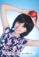 地頭江音々/上半身・体斜め・頭の上にリンゴ/HKT48 春の関東ツアー2017 ～本気のアイドル見せてやる～ 会場限定ランダム生写真