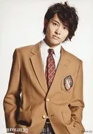 平埜生成/上半身・衣装茶白・制服・両手ポケット・首傾げ/「Amuse presents SUPER ハンサム LIVE 2012」 オリジナルフォト