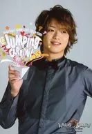 Hey!Say!JUMP/高木雄也/上半身・衣装グレー・右手ビックリ箱「JUMPing CARnival」・目線右・背景グレー/「Hey! Say! JUMP LIVE TOUR 2015 JUMPing CARnival」オリジナルフォト