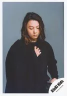 KinKi Kids/堂本剛/上半身・衣装黒右手胸元・左手ポケット/アルバム「The Best」ジャケ写撮影オフショット/公式生写真