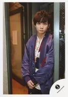 ジャニーズJr./中村海人/上半身・衣装紫・腹部で両手重ね/18初春 ジャニーズJr.「JOHNNYS’ Happy New Year IsLAND」パンフレット＆グッズ撮影オフショット/公式生写真