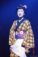 Snow Man/深澤辰哉/ライブフォト・膝上・衣装黄チェック柄・帯紫・着物・体左向き・2Lサイズ/「滝沢歌舞伎 2017」ステージフォト 第一弾