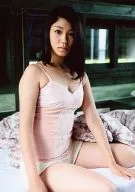 鮎川穂乃果/膝上・座り・衣装白ピンク・体斜め右向き/生写真