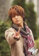 Hey!Say!JUMP/有岡大貴/上半身・衣装ベージュ・ストール・右手ピース・枠無し/「Hey!Say!JUMP NEW YEAR CONCERT 2012」フォト