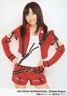 Hello! Project/真野恵里菜/膝上・衣装赤白黒・両手腰・背景白/「青春のセレナーデ」発売記念イベント