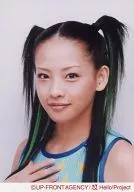 メロン記念日/大谷雅恵/バストアップ・衣装水色.青・星柄黄色・右手胸/公式生写真