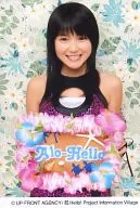 モーニング娘。/光井愛佳/上半身・衣装紫・黒の豹柄・両手看板・笑顔・背景緑の花柄・ポストカードサイズ/Alo-Hello