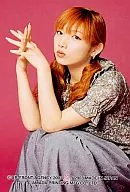 No.29 ： モーニング娘。/後藤真希/・衣装グレー・背景赤/モーニング娘。ブロマイド