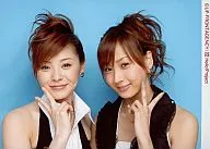 松浦亜弥・藤本美貴/横型/バストアップ/ピース/GAM 1stコンサートツアー2007初夏 ～グレイト亜弥＆美貴～2Lサイズ フォトアルバム 2L生写真