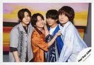 Hey!Say!JUMP/集合(4人)/横型・膝上・衣装グレー・青・オレンジ・知念右手曲げ・有岡右手肩/シングル「ファンファーレ!」MV＆ジャケ写オフショット/公式生写真