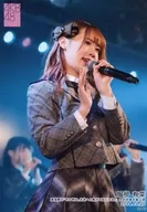 服部有菜/ライブフォト・上半身・衣装グレー・首傾げ/湯浅順司「その雫は、未来へと繋がる虹になる。」 太田奈緒卒業公演 ランダム生写真 2019.12.20