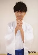 祭nine./髙崎寿希也/上半身・衣装白・青・袴・両手組み・歯見せ・背景白/「祭nine. 今年もよろしくねライブ」お正月フォトセット
