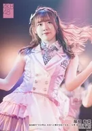 服部有菜/ライブフォト・膝上・衣装紫・白・両手上げ・口閉じ/湯浅順司「その雫は、未来へと繋がる虹になる。」公演 坂口渚沙 生誕祭 ランダム生写真 2020.1.25