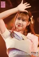 服部有菜/ライブフォト・バストアップ・衣装白・右手パー/湯浅順司「その雫は、未来へと繋がる虹になる。」公演 藤園麗 生誕祭 ランダム生写真 2020.2.8