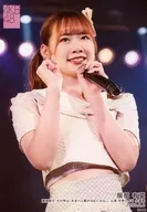服部有菜/ライブフォト・上半身・衣装白・右手グー/湯浅順司「その雫は、未来へと繋がる虹になる。」公演 平野ひかる 生誕祭 ランダム生写真 2020.2.8