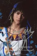 ☆篠谷聖(ルマティ)/直筆サイン入り・バストアップ・両手下げ・首傾げ・背景黒・キャラクターショット・2Lサイズ/ルドビコ★ plus+ vol.2 「花咲ける青少年～The Budding Beauty in The Oriental Blue Wind」