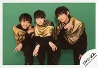 Ambitious/大内リオン・井上一太・永岡蓮王/横型・膝上/「関西ジャニーズJr. LIVE 2021-2022 THE BEGINNING～狼煙～」グッズオフショット/公式生写真