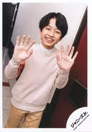 関西ジャニーズJr./池川侑希弥/膝上/関西ジャニーズJr. ISLAND TV プロフィール写真撮影オフショット/公式生写真