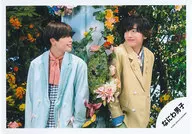 なにわ男子/道枝駿佑・長尾謙杜/横型・上半身/シングル「ハッピーサプライズ」MV＆ジャケ写オフショット/公式生写真